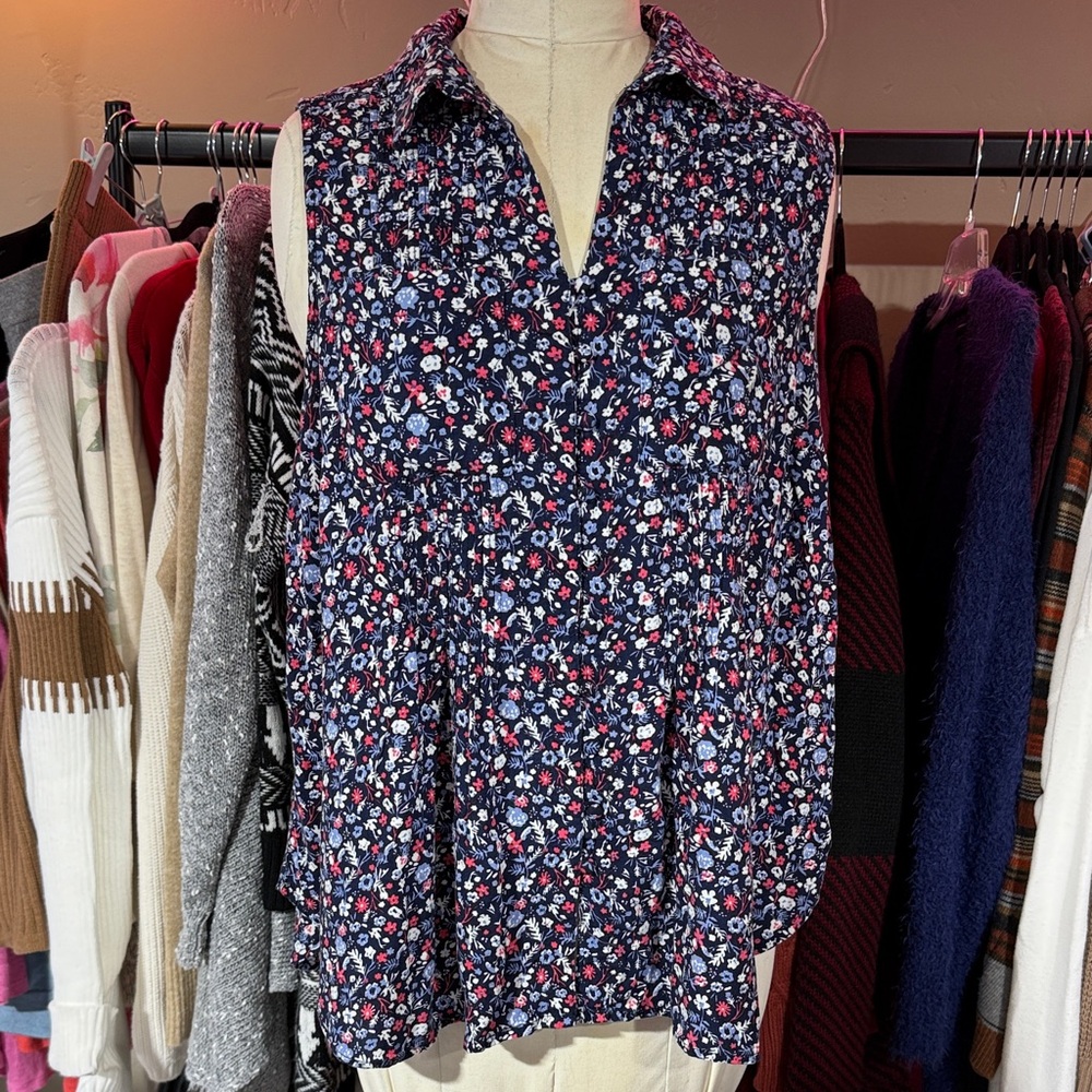 Navy Floral Sleeveless Collared Button-Front Blouse